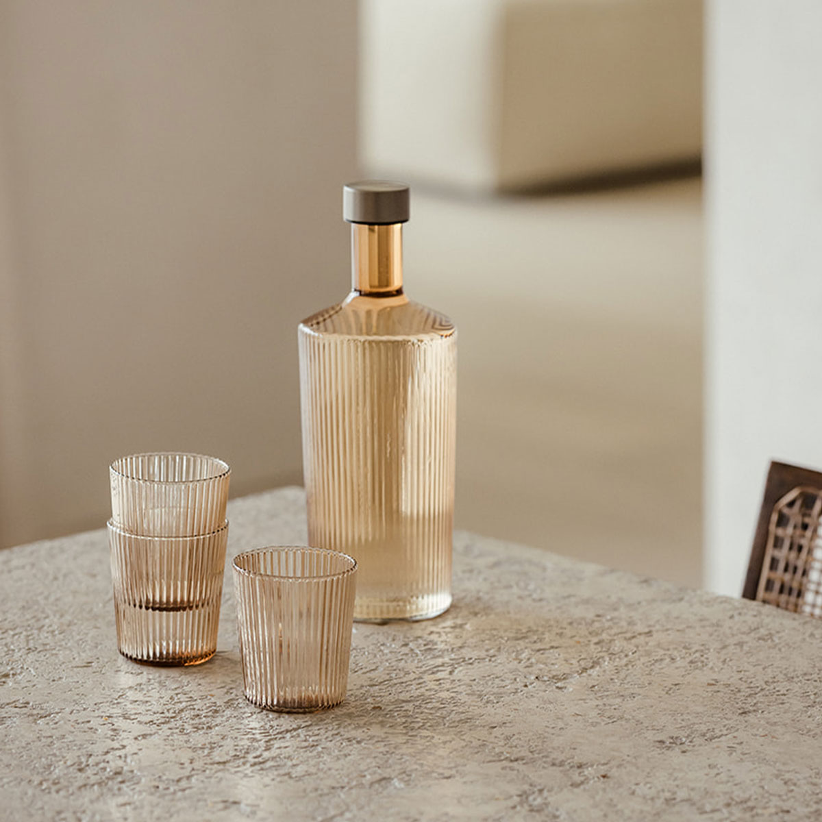 Glaskaraffe inkl. 6er Set Wassergläser beige Glaskaraffe inkl. 6er Set Wassergläser beige