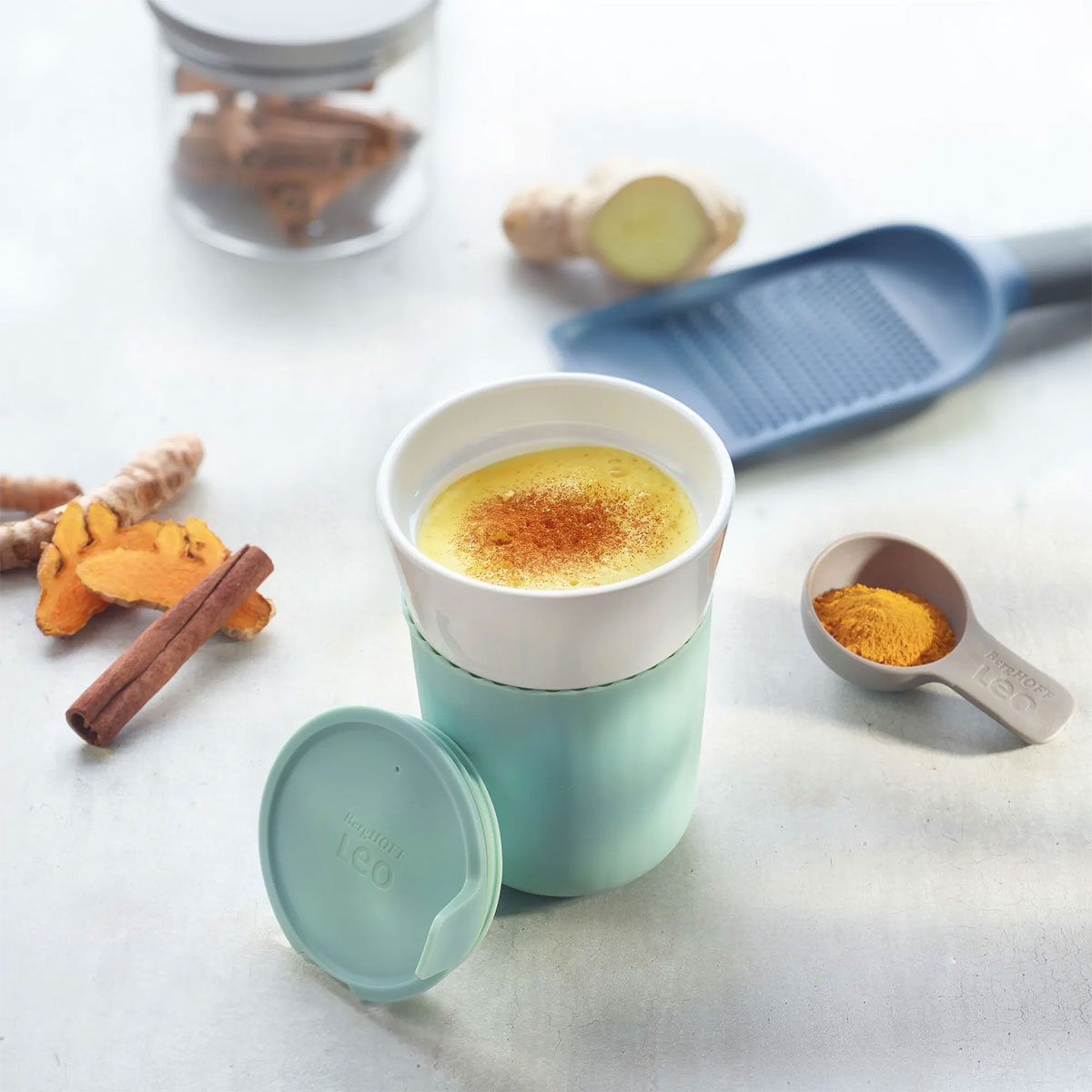 Kaffeebecher aus Porzellan Kaffeebecher aus Porzellan