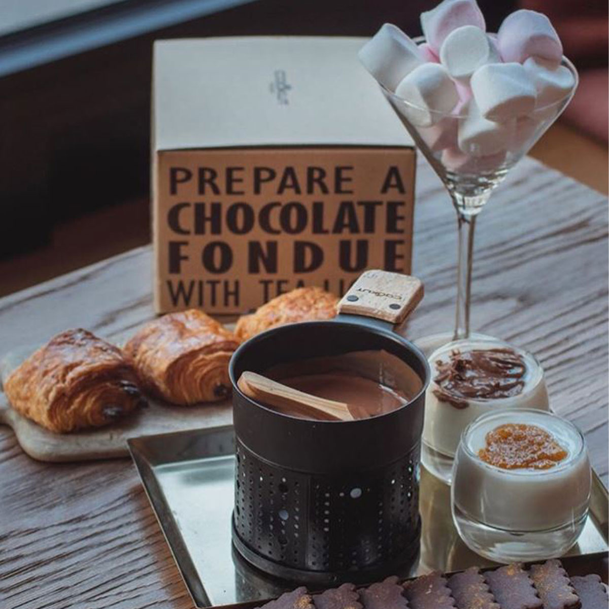 Schokofondue für 2 Personen mit Stöckchen Schokofondue für 2 Personen mit Stöckchen