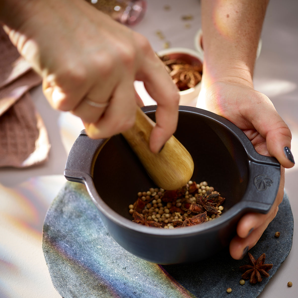 Mörser aus Keramik schiefergrau Mörser aus Keramik schiefergrau