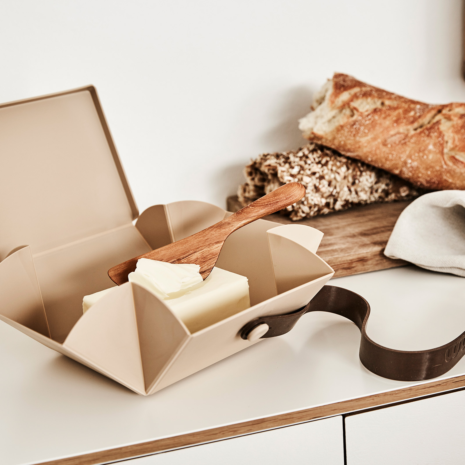 Umweltbewusste Lunchbox, faltbar 100% frei von Parabenen und Phthalaten Umweltbewusste Lunchbox, faltbar 100% frei von Parabenen und Phthalaten